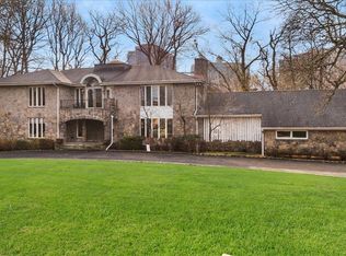 22 Lake Rd, Great Neck, NY 11020