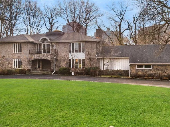 22 Lake Road, Great Neck, NY 11020