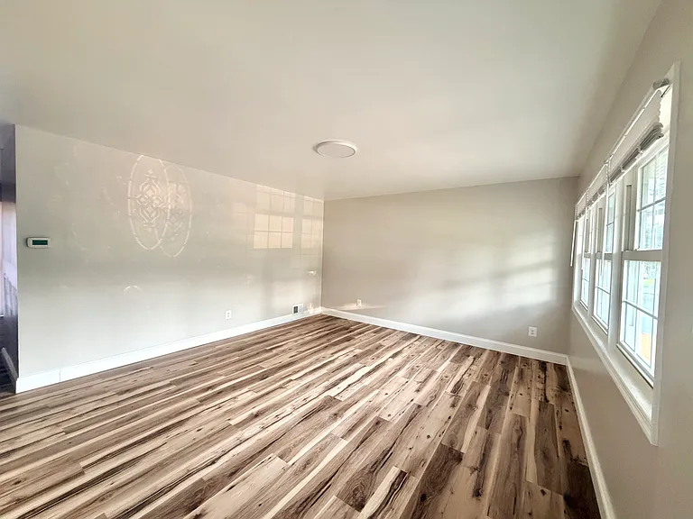 13015 Parkland Dr — Photo 2