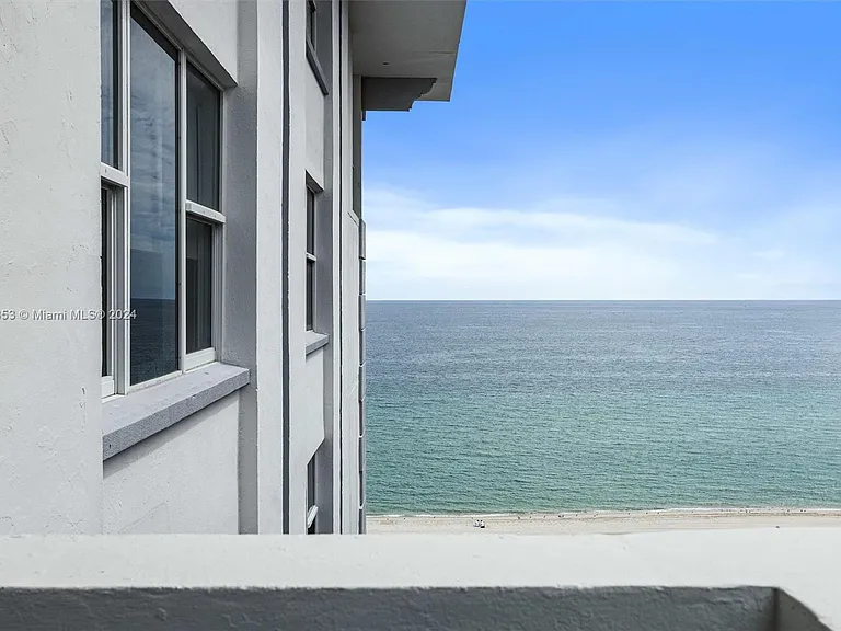 9195 Collins Ave #1104 — Photo 20