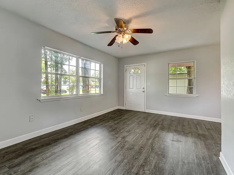 979 Mikael Ave — Photo 11
