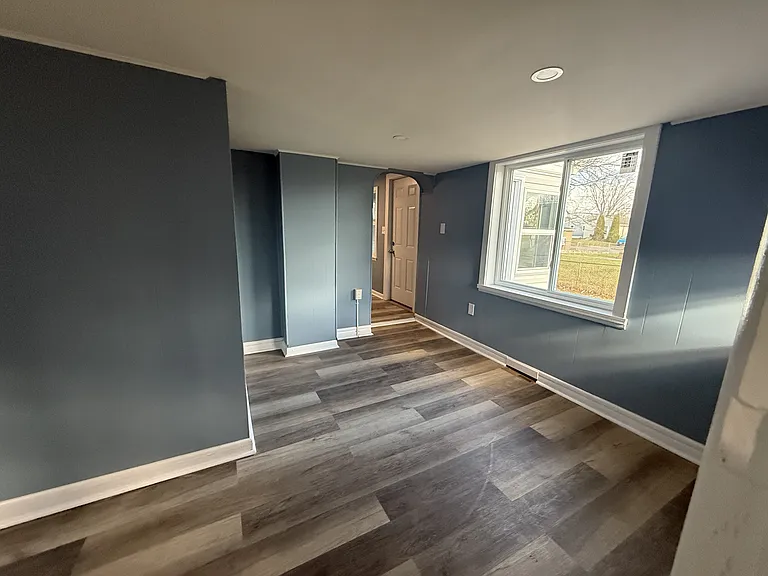 513 Stratford Ave — Photo 12