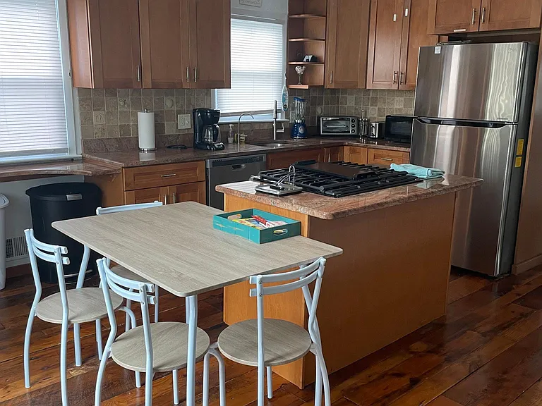 215 Simpson Ave — Photo 9