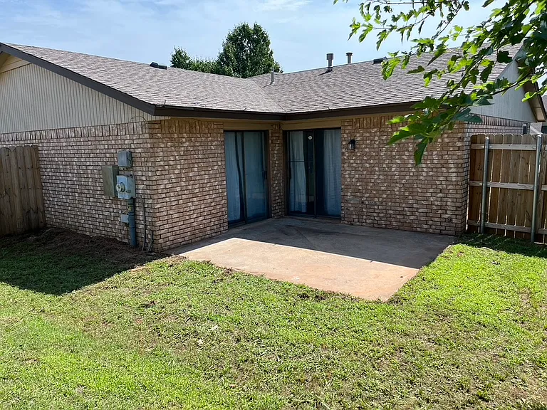 1207 Sequoyah Cir — Photo 2