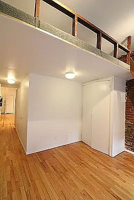 4th image of 515 W 46th St #2F