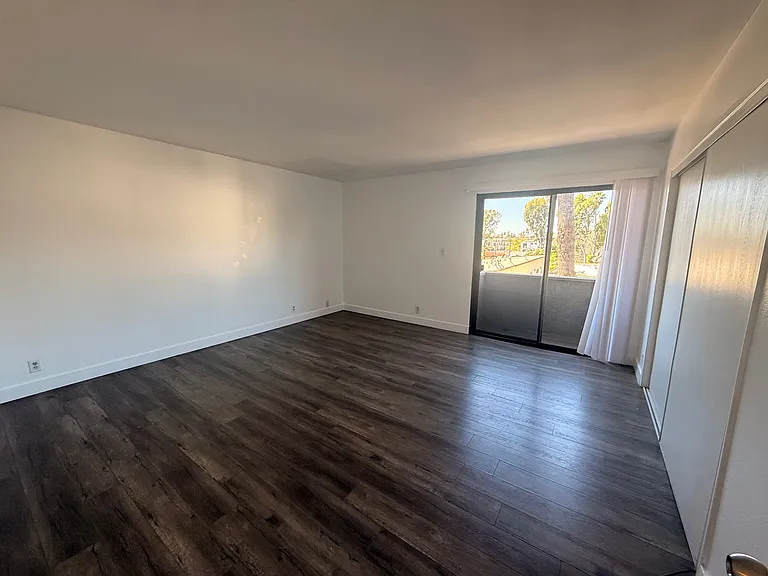1420 North Mansfield Avenue - 205 — Photo 36
