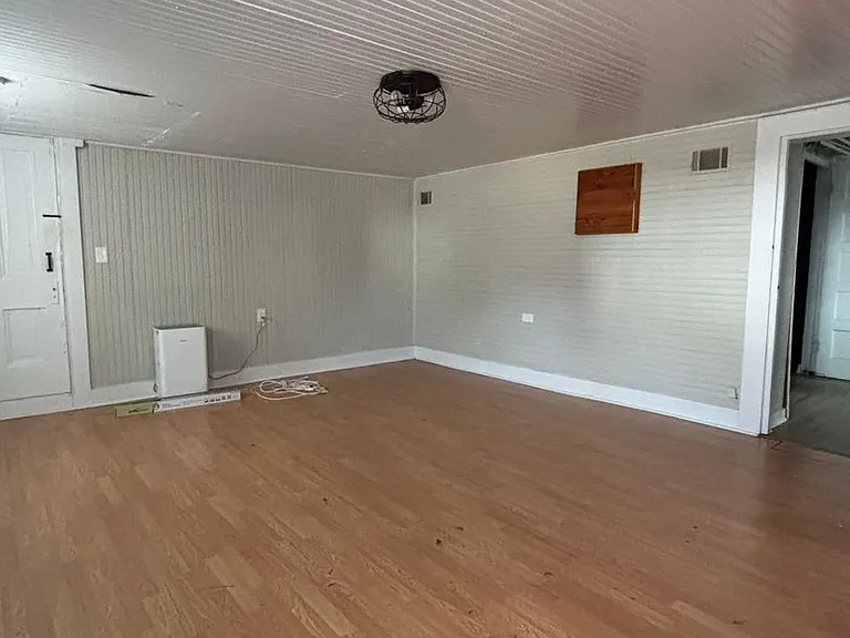 332 Carr St — Photo 8