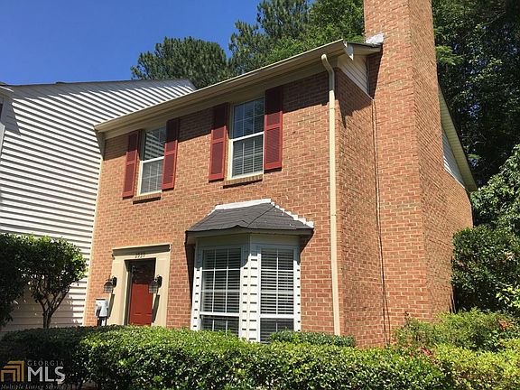 3rd image of 2939 Lexington Trace Dr SE