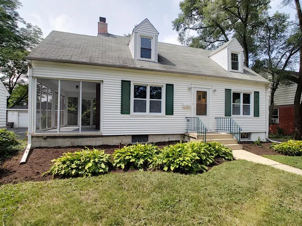 222 S Hudson St, Westmont, IL 60559