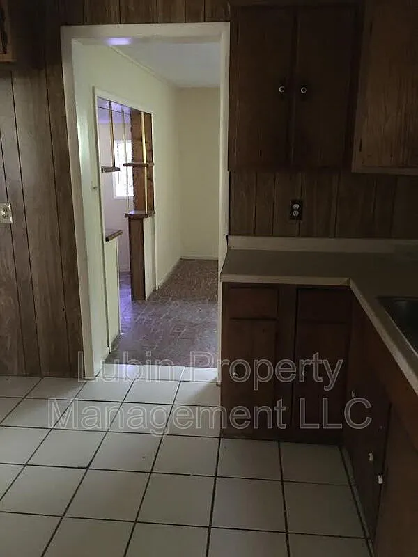 3 bed, 1.0 bath, 1266 sqft, $1,200 — Photo 3