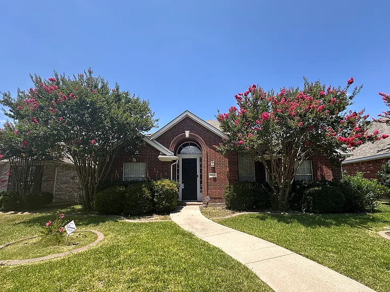 2028 Greenfield Ln — Photo 1