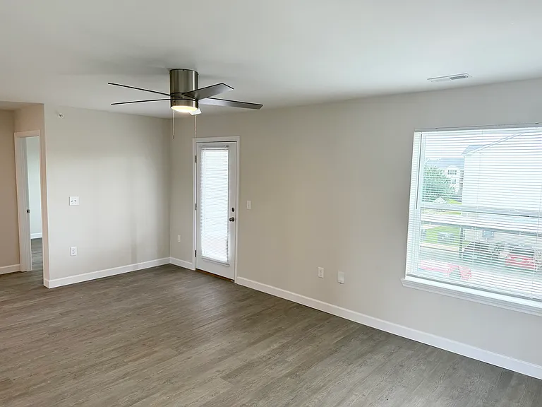 400 Maple Valley Dr — Photo 13