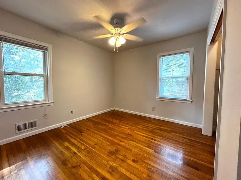 538 N Superior Ave — Photo 37
