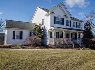 9 Van Scoy Rd, Poughquag, NY 12570