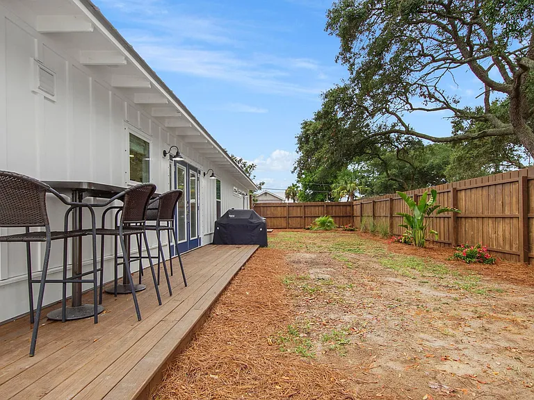 307 Dolphin Dr — Photo 32