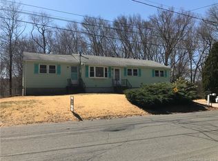 19 Robin St, Pawcatuck, CT 06379