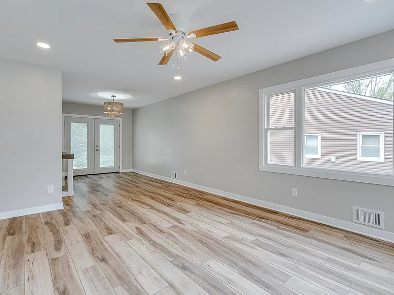 1334 Miller Ave — Photo 5