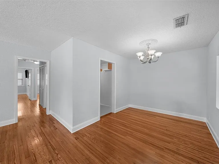 814 W Indiana Ave — Photo 9