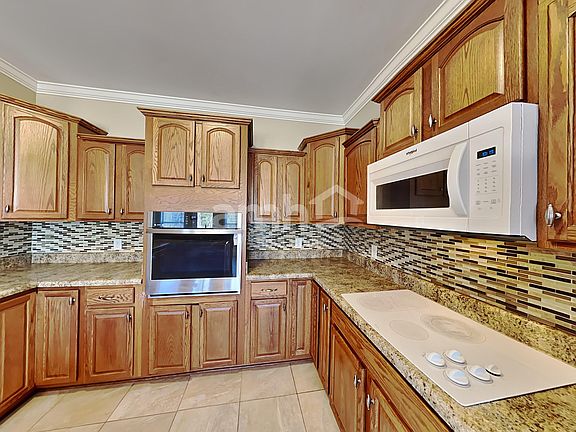 4th image of 227 Rockytop Trl