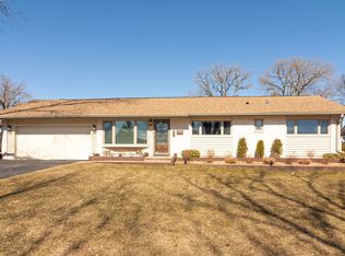 40 Flagstaff Ln, Hoffman Estates, IL 60169