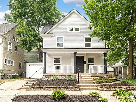 2nd image of 607 Hawthorne St NE