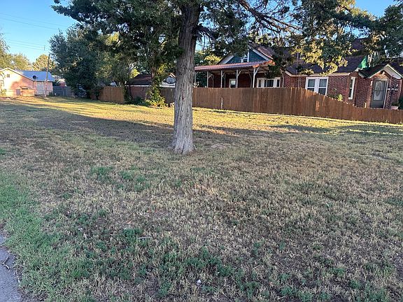 3rd image of 901 Oak Ave