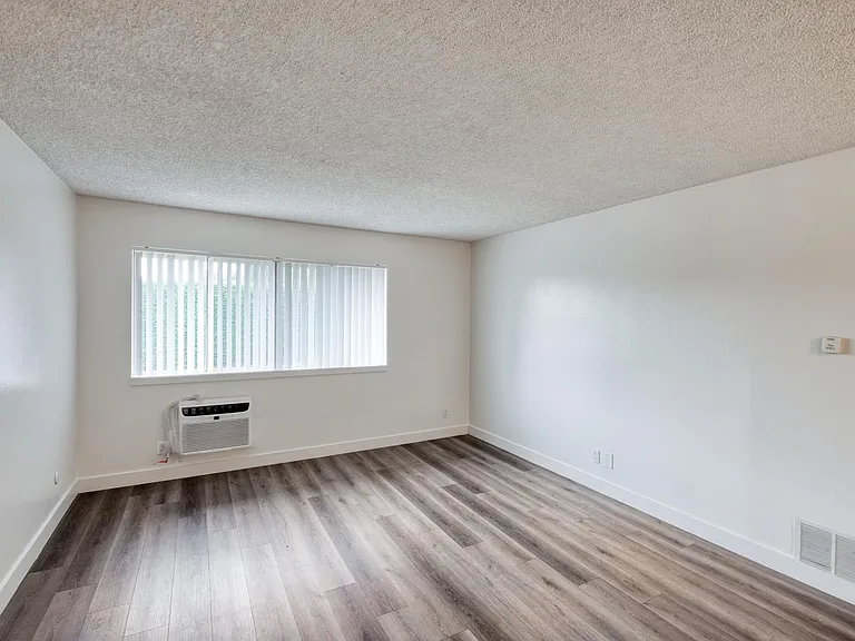 Riverstone Apartments — Photo 16
