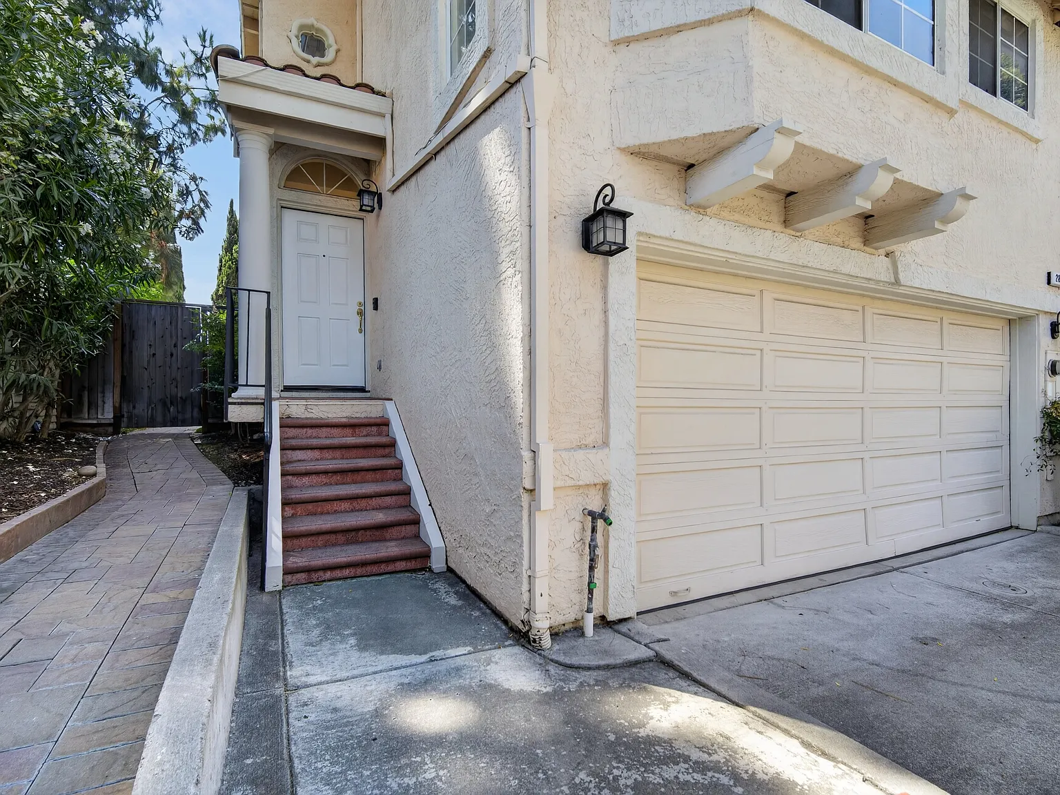 3 bed, 2.5 bath, 1670 sqft, $5,000 — Photo 2