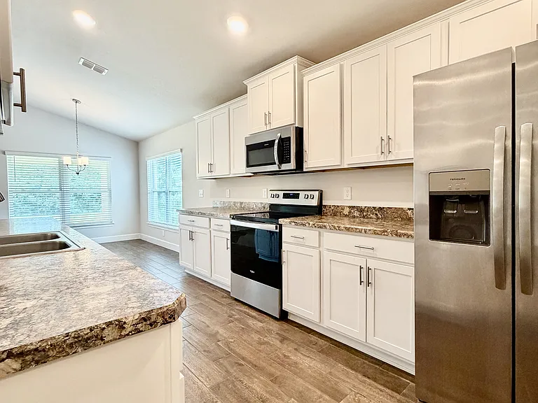 633 W Rexford Dr — Photo 4