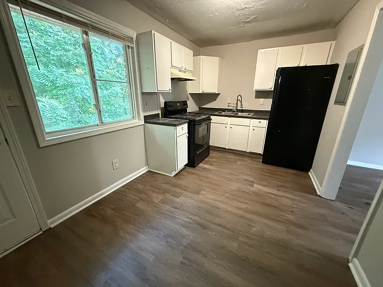 1600 Line Cir #4 — Photo 3
