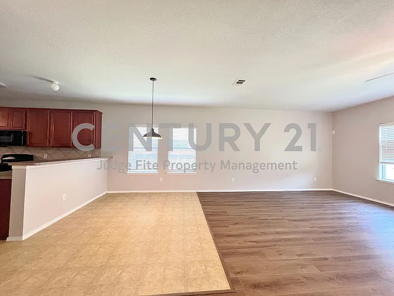 3104 Kennedy Dr — Photo 3