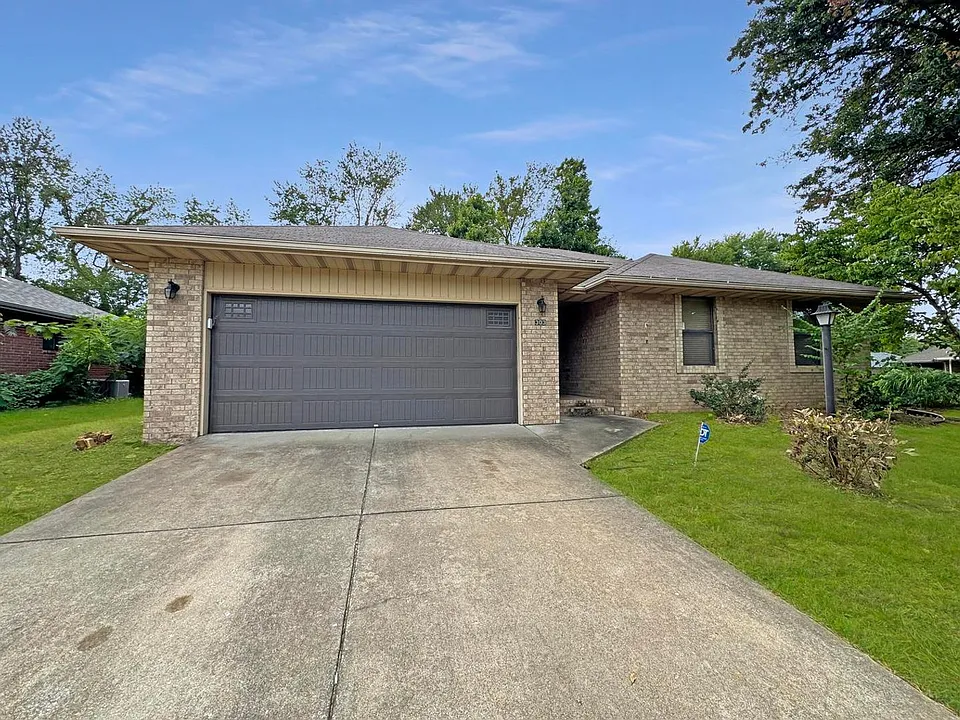 303 S Suburban Ave