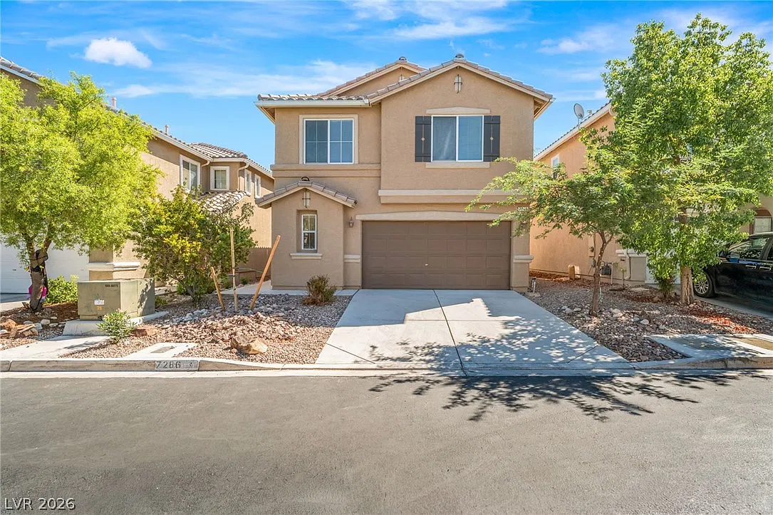4 bed, 2.5 bath, 1740 sqft, $2,050 — Photo 1