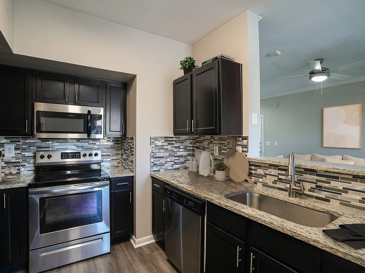 Oxmoor Apartments — Photo 2