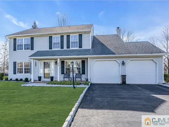 26 Karnell Dr, Piscataway, NJ 08854
