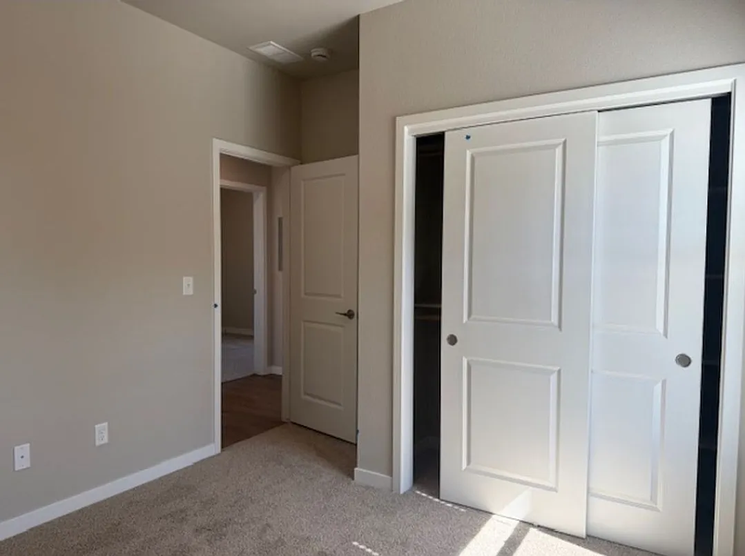 1920 Howling Moon Way — Photo 3