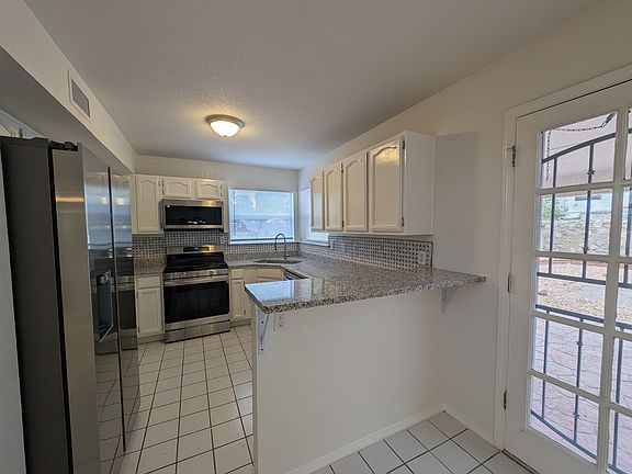 3rd image of 3149 Crazy Horse Dr