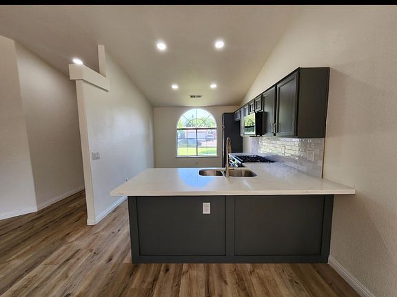 2nd image of 4114 E Paradise Avenue