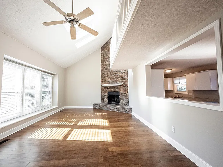 11704 Cameron Dr — Photo 20