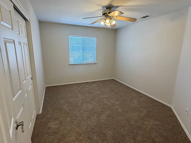 1810 Baylor Ln — Photo 17