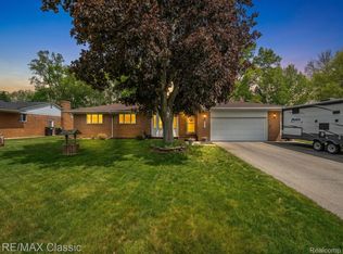 11789 Julia Dr, Whitmore Lake, MI 48189