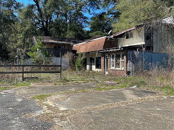 5th image of 2534 S Main St