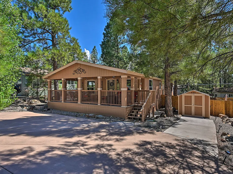 325 E Oak Dr