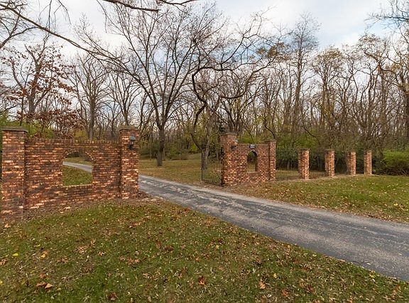 4th image of 5920 E Deerfield Dr