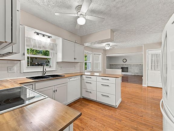 3rd image of 13141 Rustic Dr