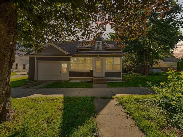 915 3rd Ave NW, Faribault, MN 55021