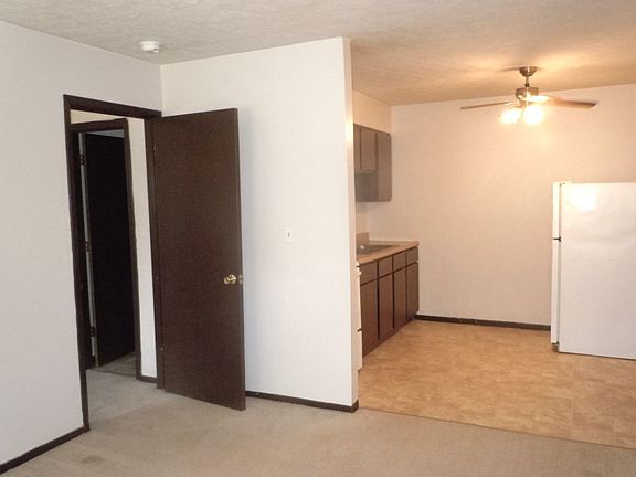 5th image of 604 Patty Dr APT F