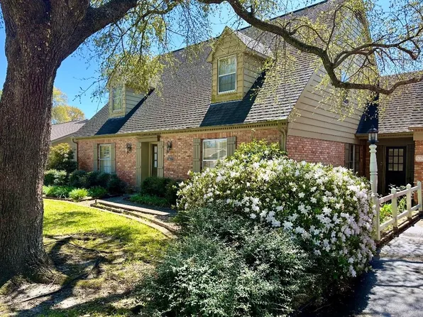 5755 Glasgow Ln, Beaumont, TX 77706