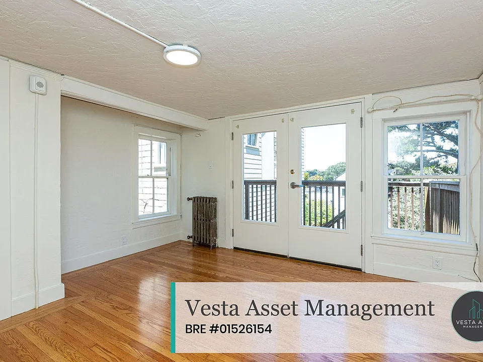 260 Carl St