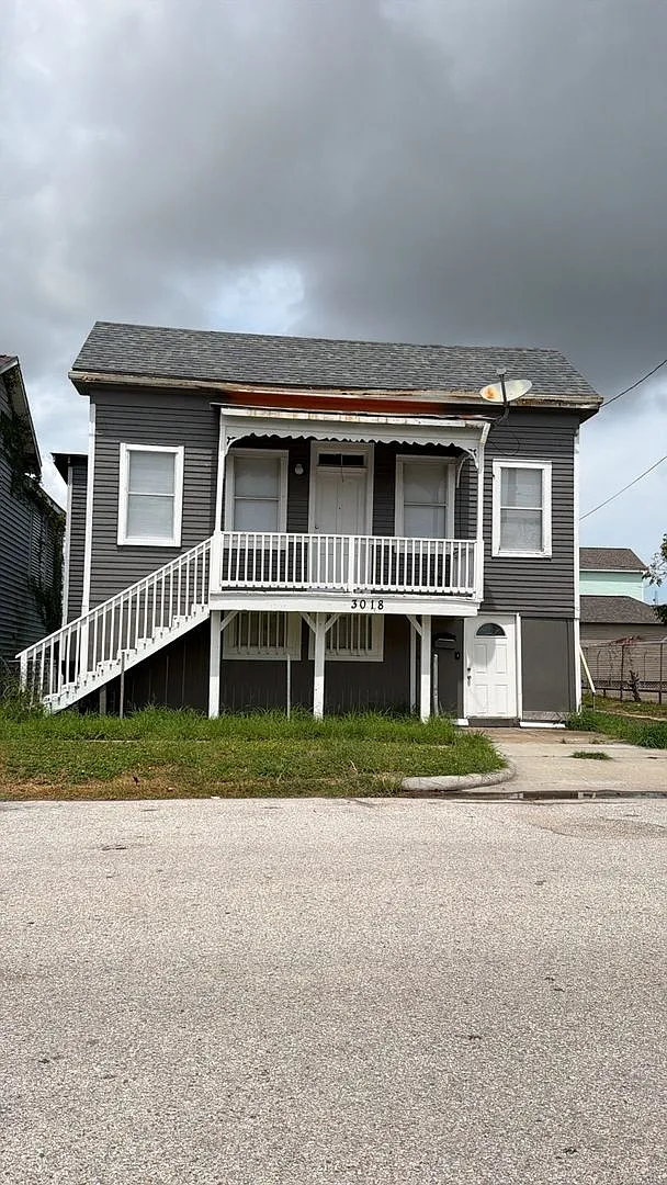 Island Living for Only $1,400! Spacious 3-Bedroom Home Near the Beach & Downtown Galveston — Photo 1